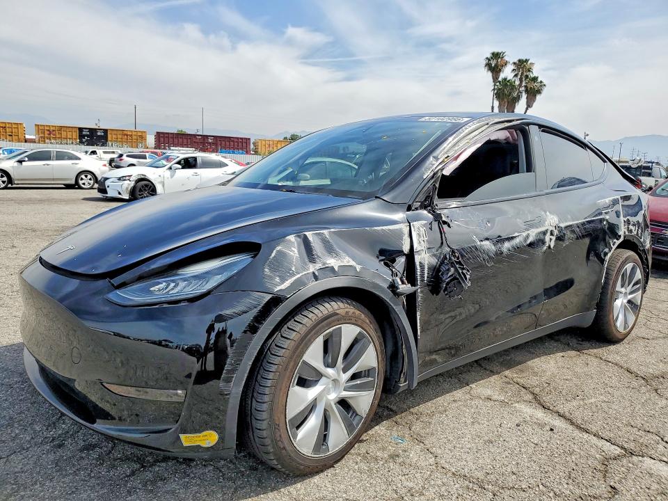 2022 TESLA MODEL Y — VIN 7SAYGDEE5NF510740