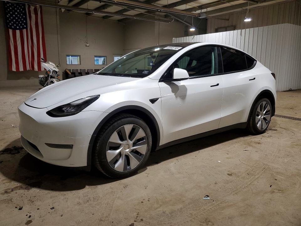 2022 TESLA MODEL Y — VIN 7SAYGDEE9NA010335