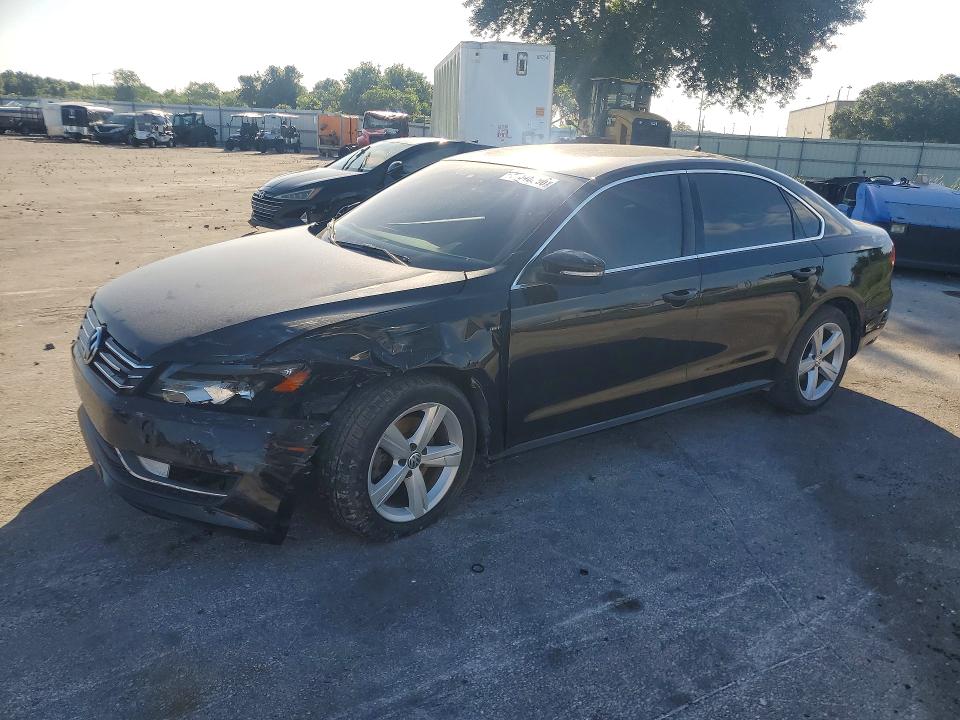 2015 VOLKSWAGEN PASSAT — VIN 1VWAT7A3XFC095359