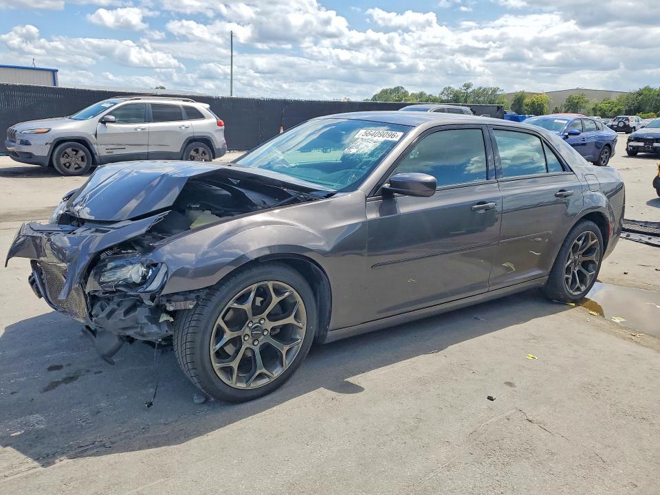 2015 CHRYSLER 300 — VIN 2C3CCABG2FH780726