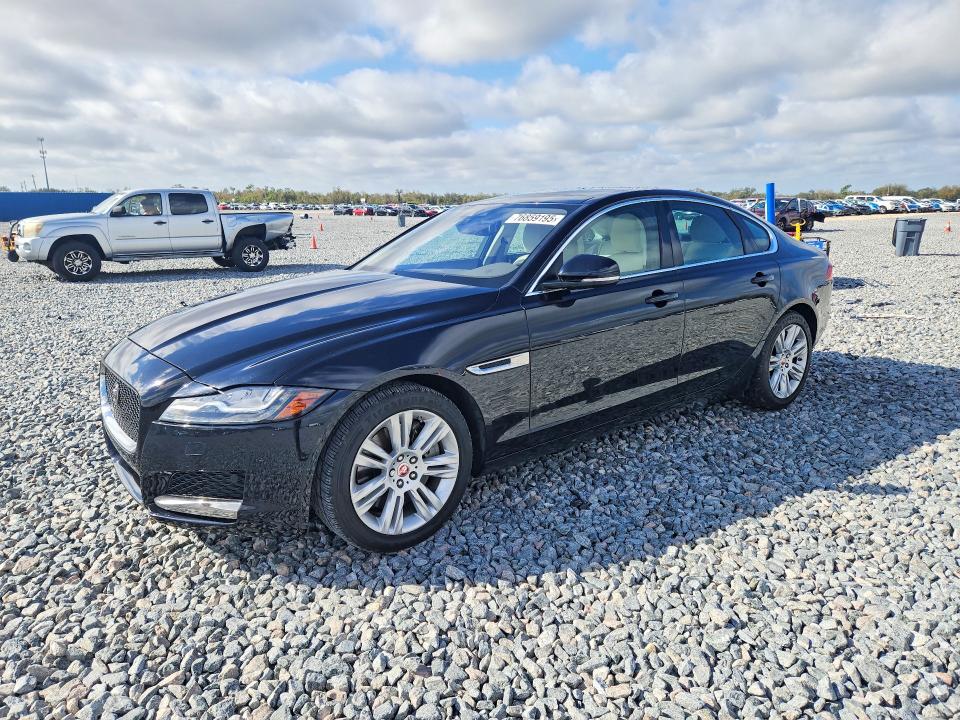 2017 JAGUAR XF PREMIUM — VIN SAJBD4BV5HCY37691