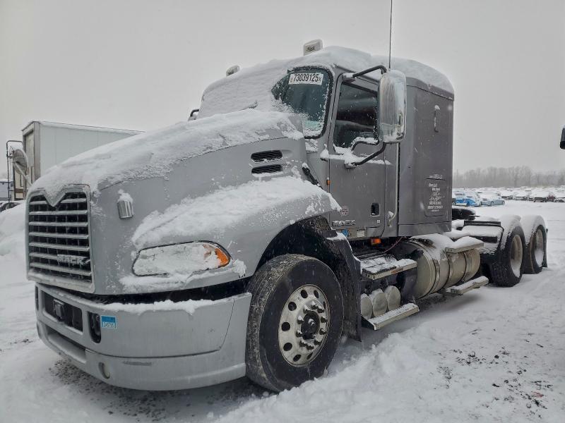 2015 MACK CXU613 — VIN 1M1AW09Y3FM043213