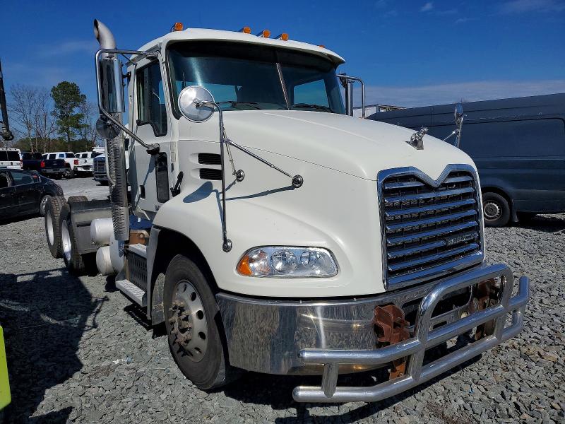 2015 MACK CXU613 — VIN 1M1AW09Y2FM052324