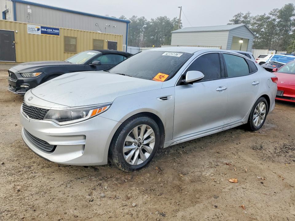 2018 KIA OPTIMA — VIN 5XXGT4L35JG265323