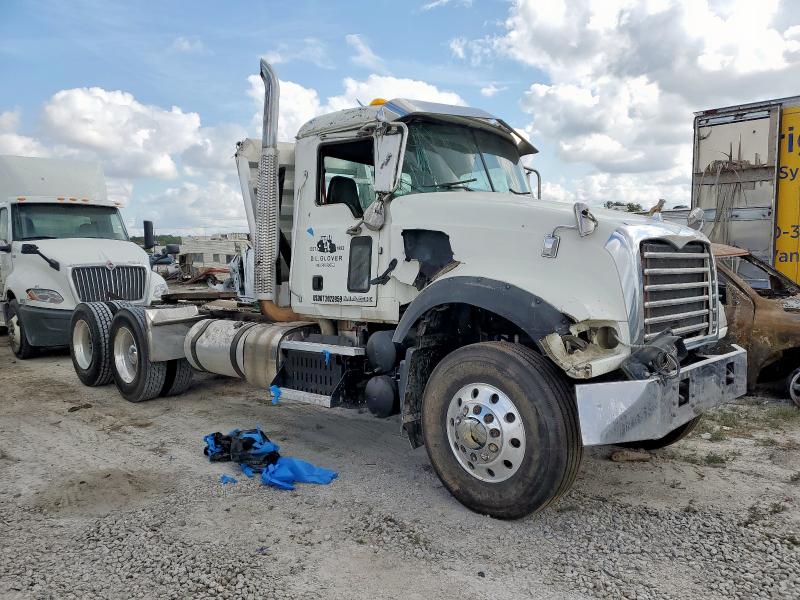 2015 MACK 700 — VIN 1M1AX04YXFM023979