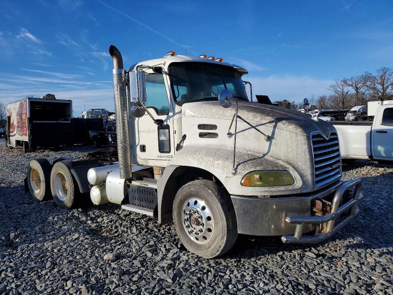 2015 MACK 600 CXU600 — VIN 1M1AW09Y3FM052302