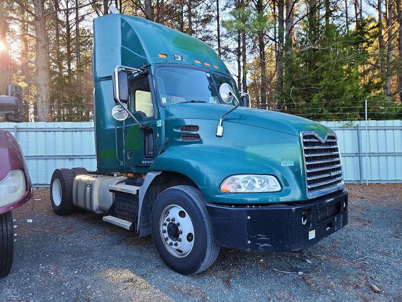 2015 MACK CXU613 — VIN 1M1AW01X2FM007001