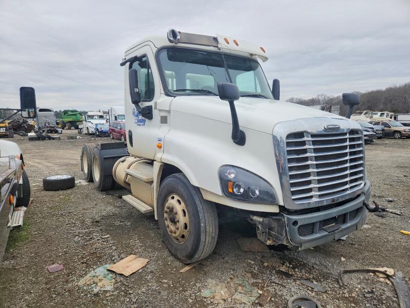2018 FREIGHTLINER CASCADIA 1 — VIN 3AKJGEDV1JDJT6710