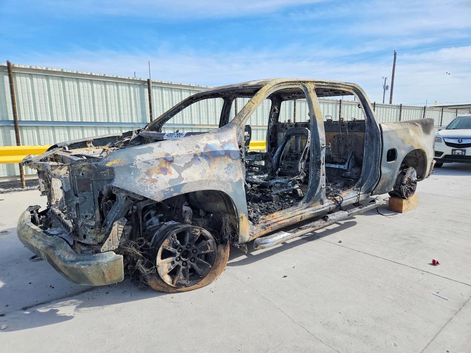 2024 CHEVROLET SILVERADO — VIN 1GCUDDED9RZ218102