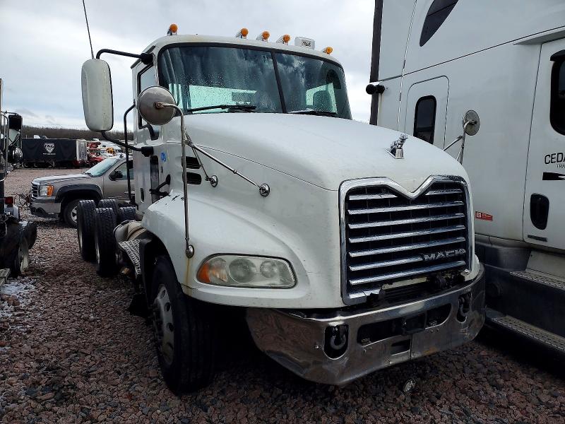 2016 MACK 600 — VIN 1M1AW21YXGM010847
