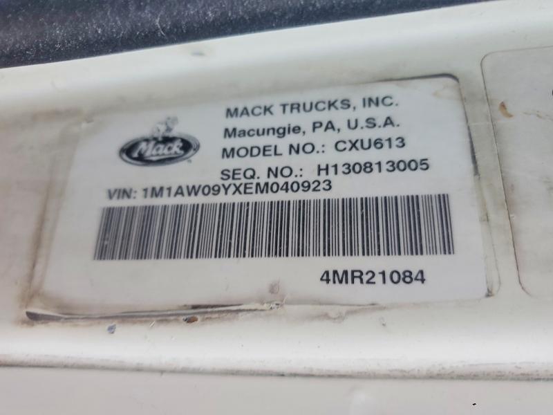 1M1AW09YXEM040923