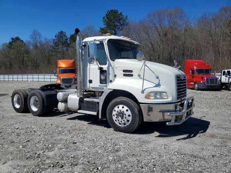 2015 MACK CXU613 — VIN 1M1AW09Y1FM052332