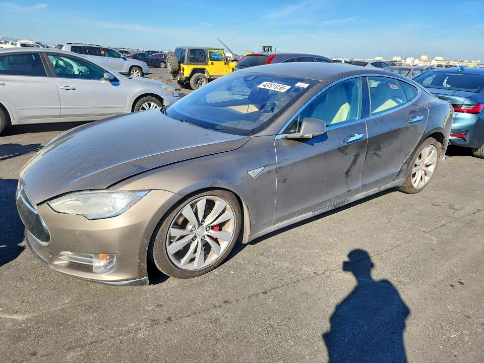2015 TESLA MODEL S — VIN 5YJSA1E40FF114985