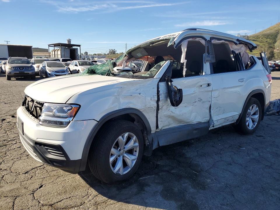 2018 VOLKSWAGEN ATLAS — VIN 1V2AR2CA2JC529202