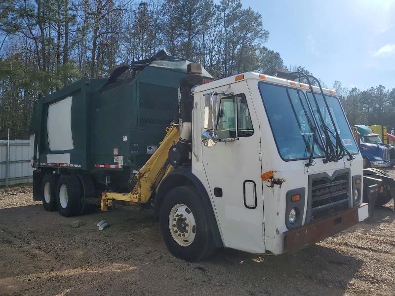 2016 MACK 600 — VIN 1M2AU04C3GM060401