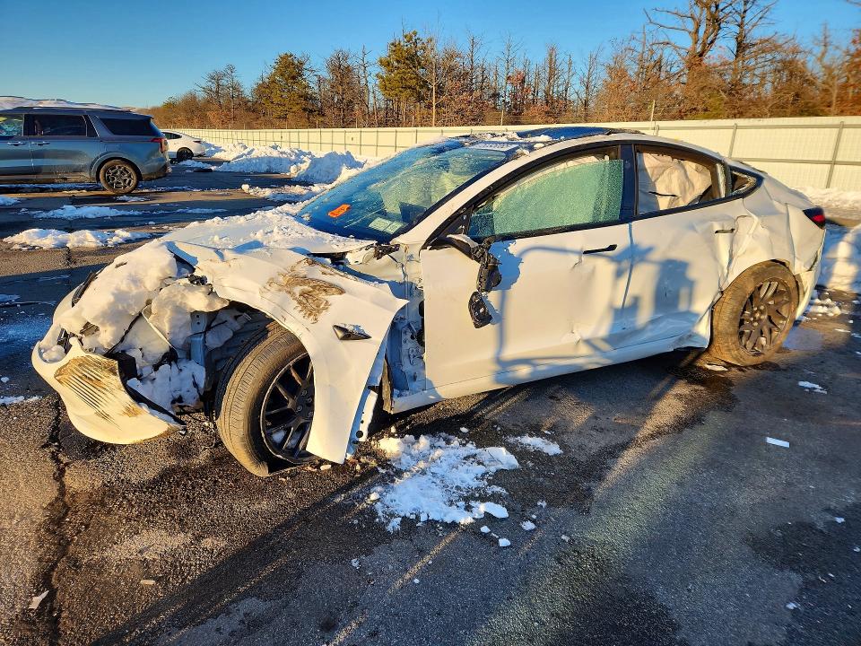 2025 TESLA MODEL 3 — VIN 5YJ3E1EB5SF912464