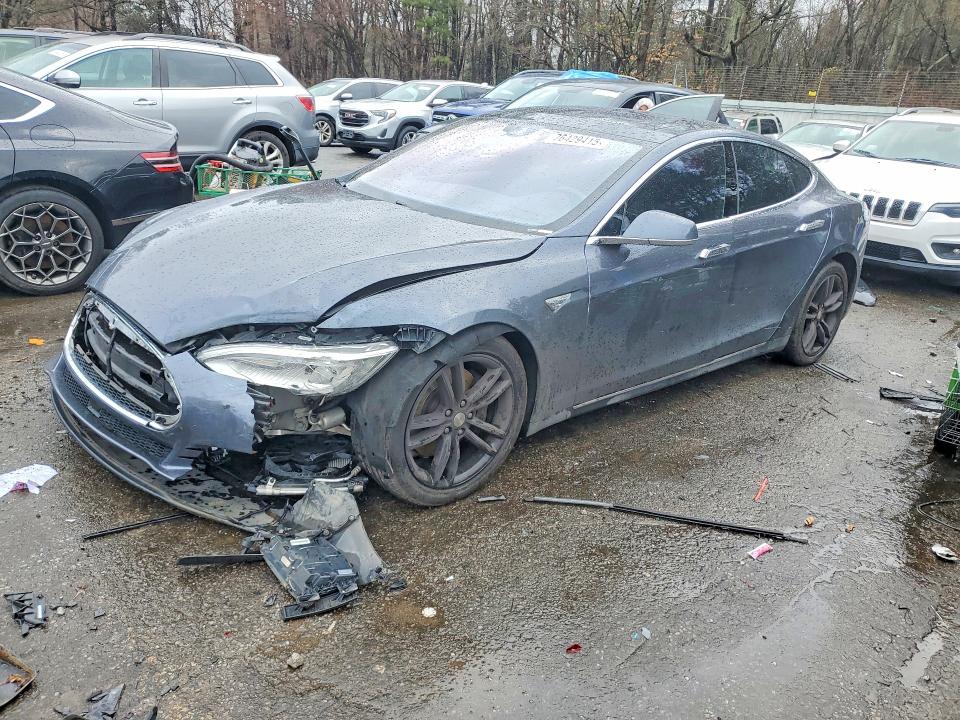 2015 TESLA MODEL S — VIN 5YJSA1E21FF112323