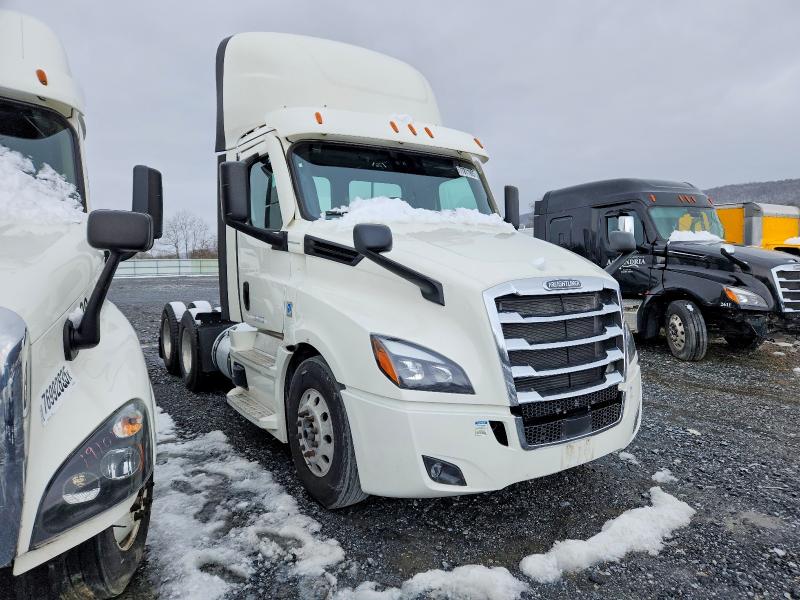 2020 FREIGHTLINER CASCADIA 1 — VIN 3AKJHLDV5LSME6192