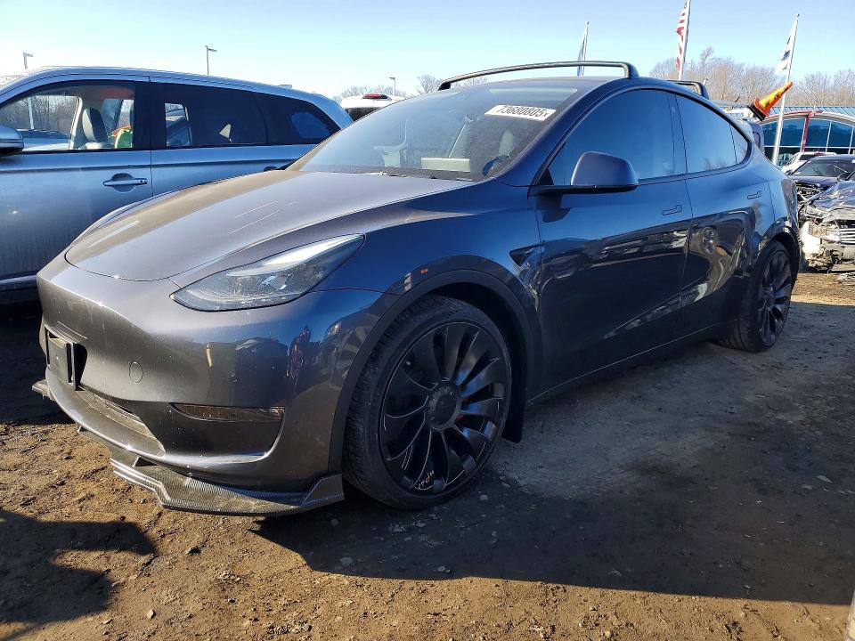 2022 TESLA MODEL Y — VIN 7SAYGDEF4NF565589