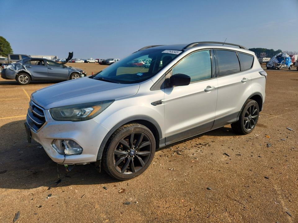 2017 FORD ESCAPE — VIN 1FMCU0GD4HUC00616