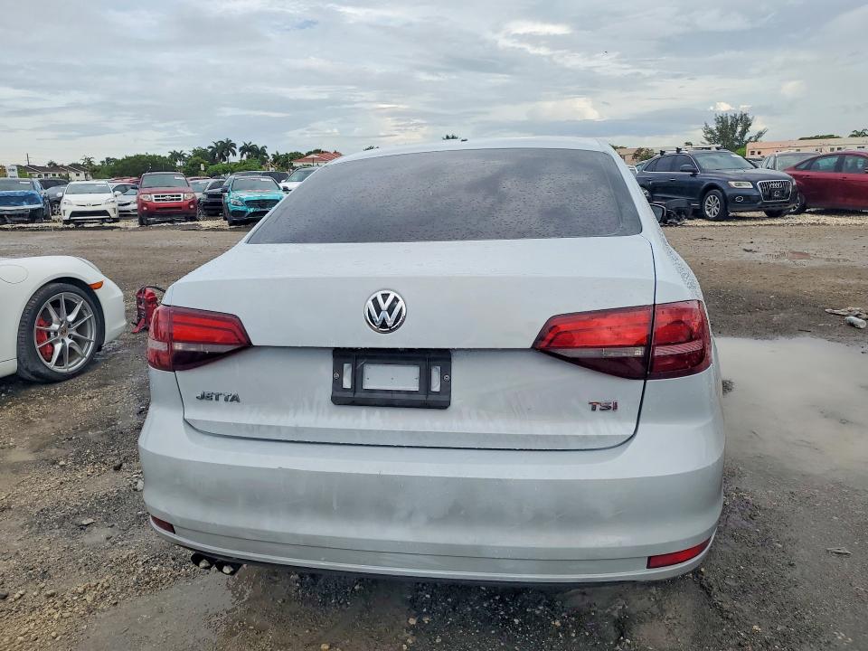 3VW2B7AJXHM274640