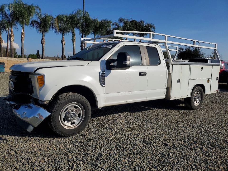 2017 FORD F350 — VIN 1FD8X3E68HED46580