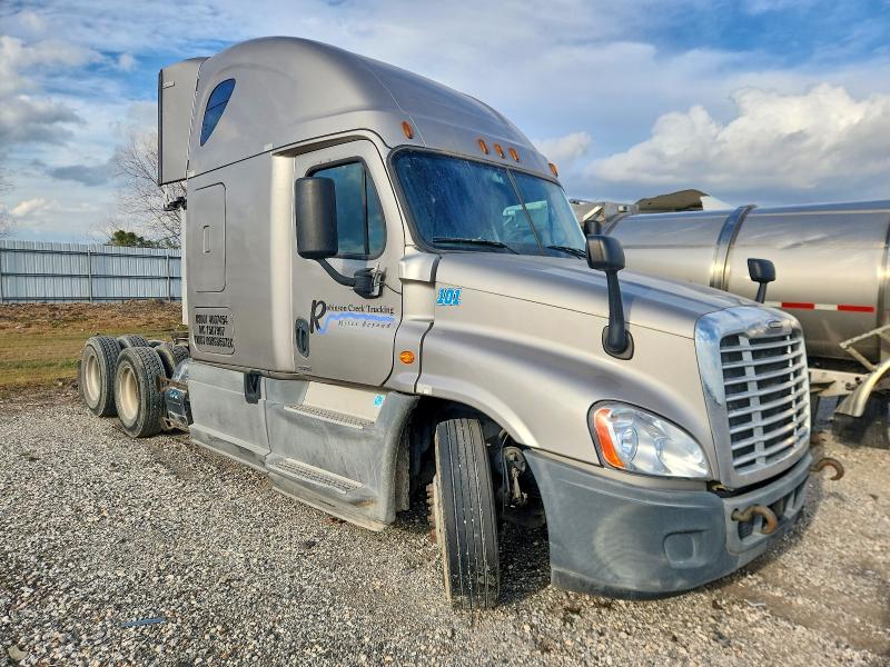 2018 FREIGHTLINER CASCADIA 125 — VIN 3AKJGLDR3JSHF3902