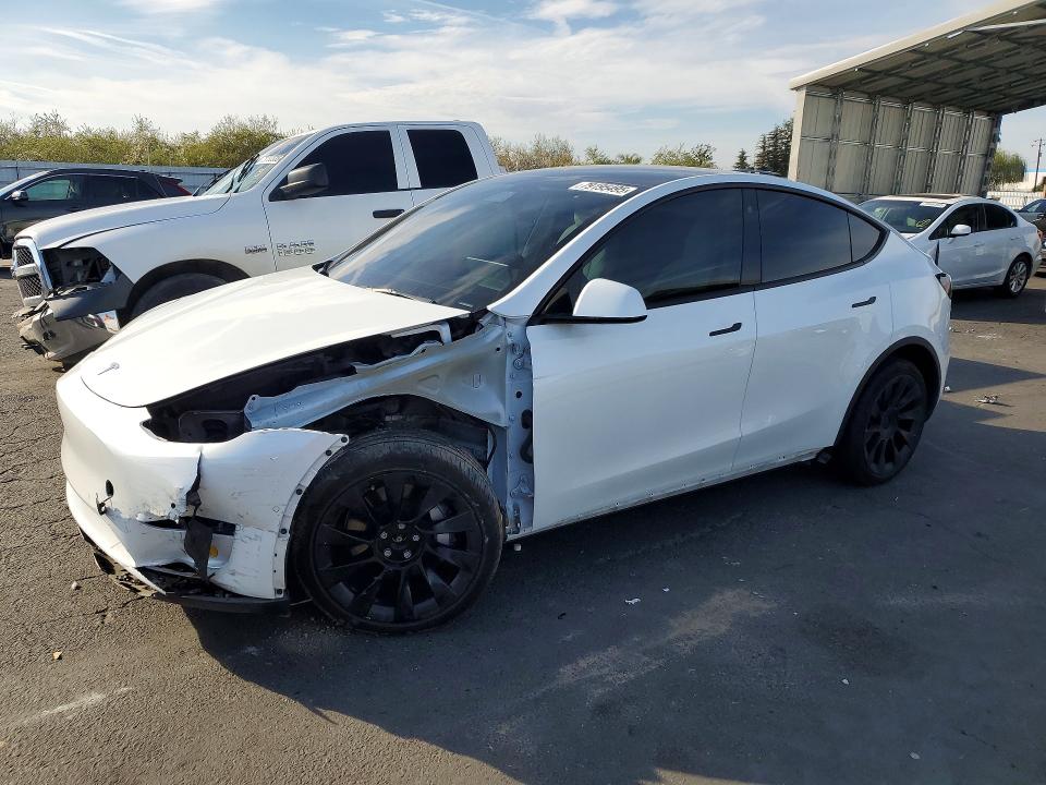 2022 TESLA MODEL Y — VIN 7SAYGDEE5NF403588