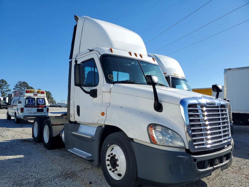 2016 FREIGHTLINER CASCADIA 1 — VIN 1FUJGEDV0GLHC5911