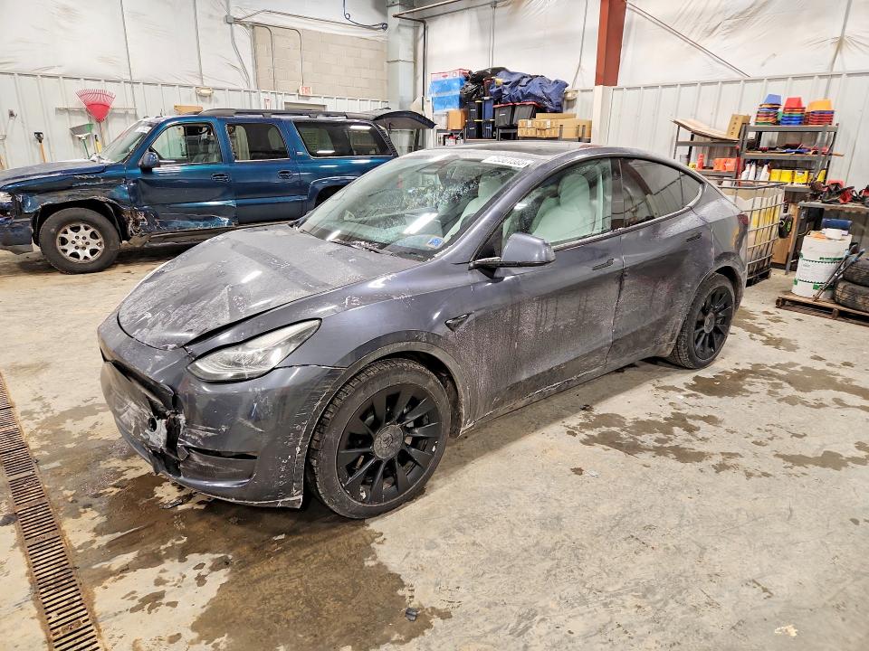 2022 TESLA MODEL Y — VIN 7SAYGDEE0NF319131