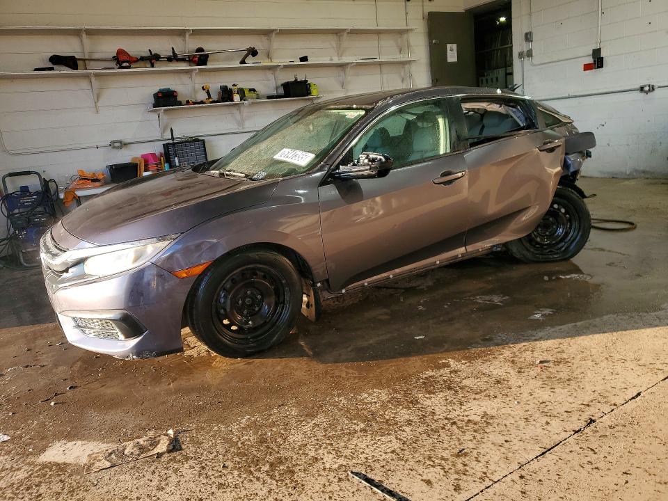 2018 HONDA CIVIC — VIN 19XFC2F53JE016945