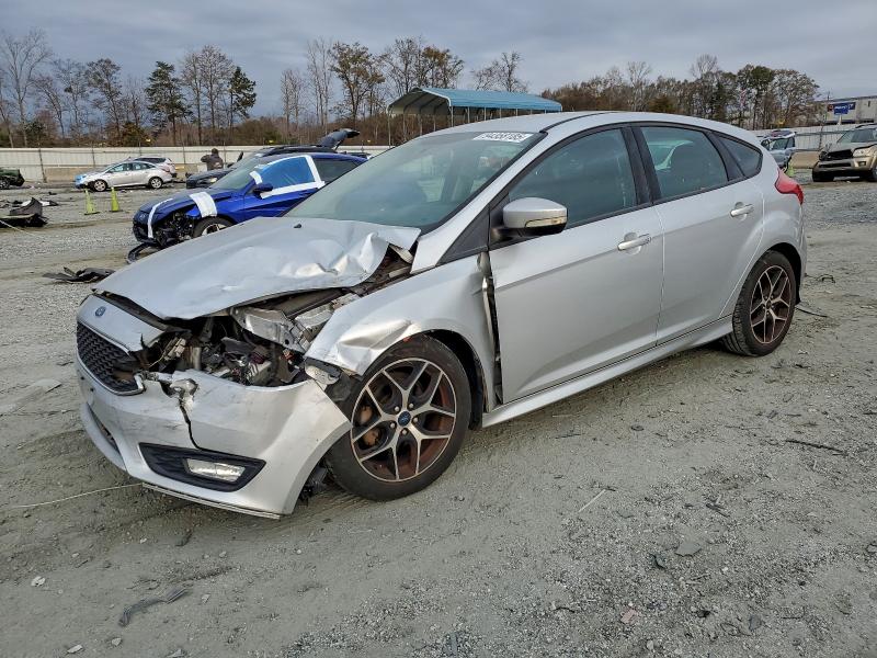 2016 FORD FOCUS SE — VIN 1FADP3K28GL289267
