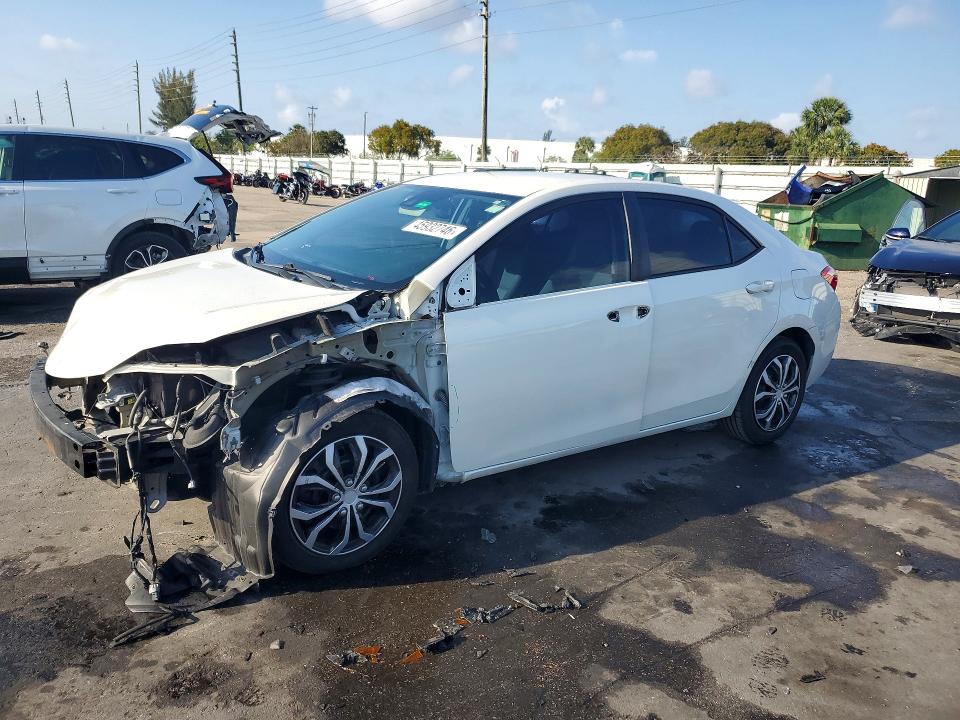 2018 TOYOTA COROLLA — VIN 5YFBURHE7JP818219