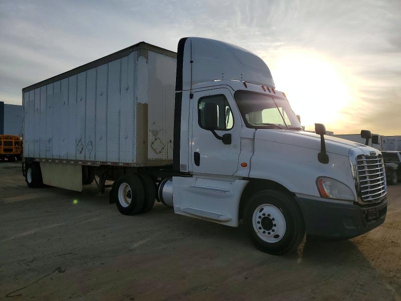 2015 FREIGHTLINER CASCADIA 1 — VIN 1FUBGEDV3FLGF2410