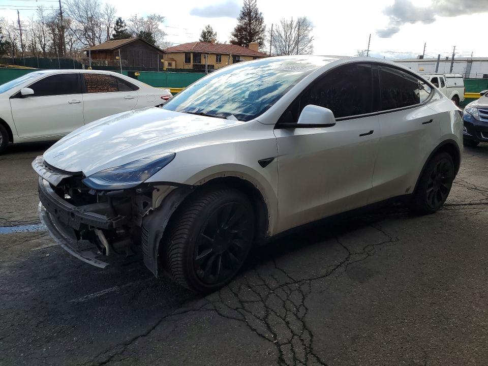 2022 TESLA MODEL Y — VIN 7SAYGDEEXNF401626