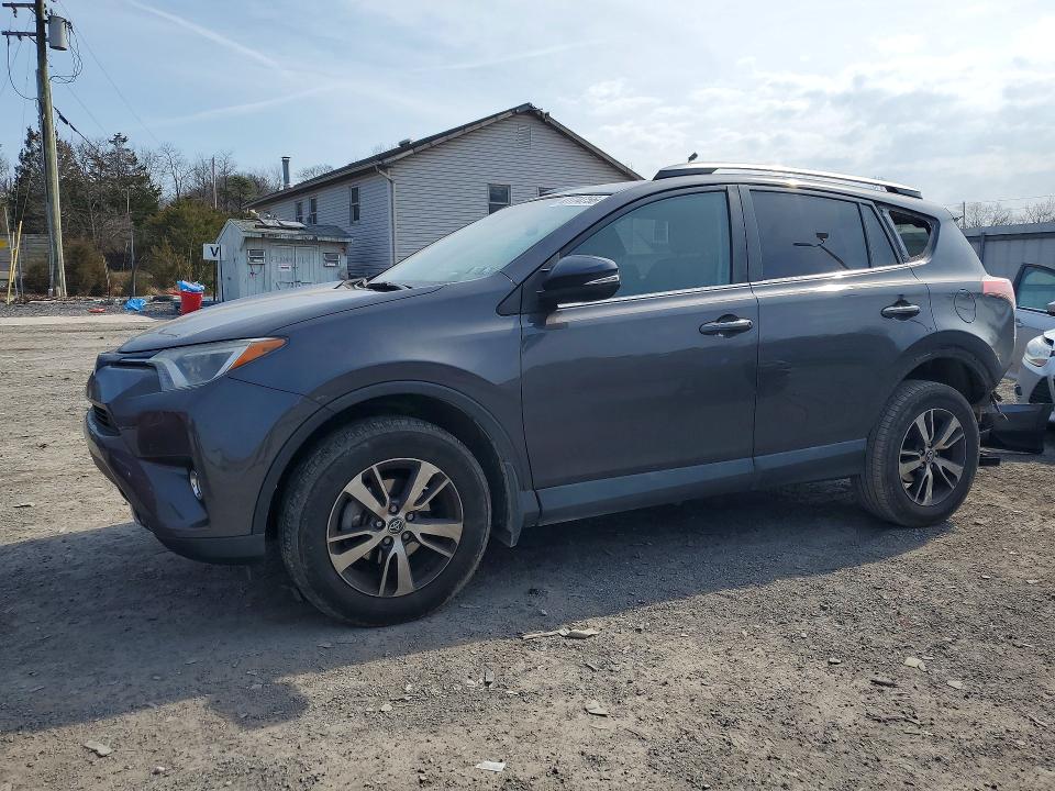 2018 TOYOTA RAV4 — VIN 2T3RFREV3JW836462
