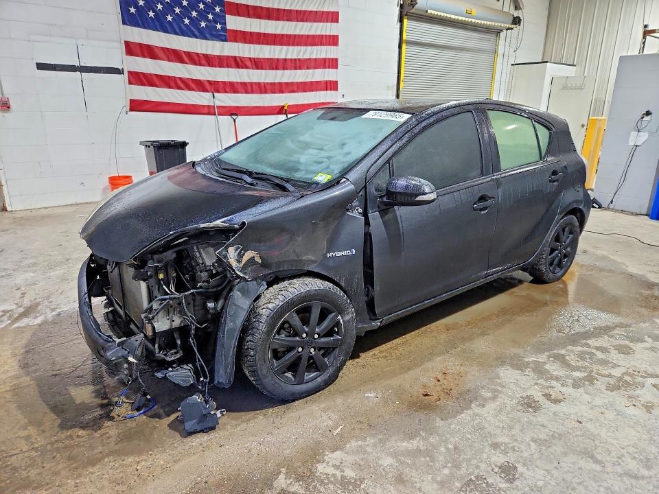 2016 TOYOTA PRIUS C — VIN JTDKDTB38G1119392