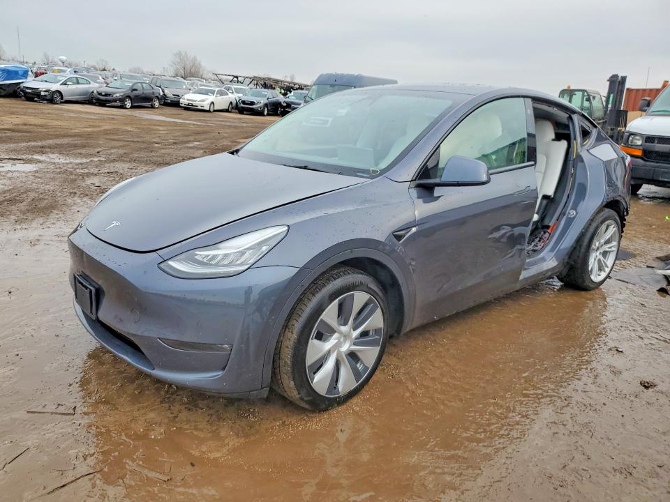 2021 TESLA MODEL Y — VIN 5YJYGAEE1MF228301