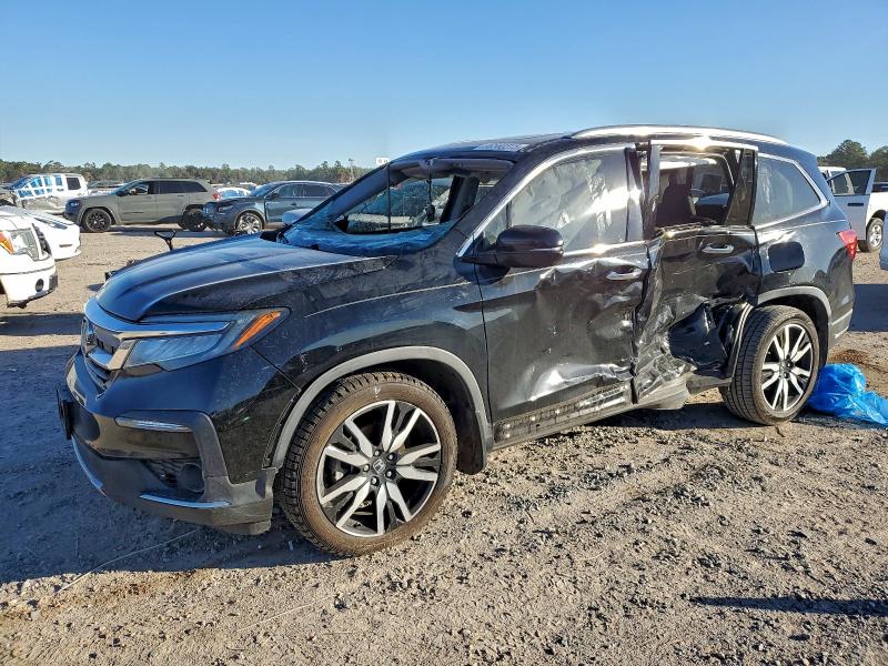 2019 HONDA PILOT TOUR — VIN 5FNYF5H67KB038949