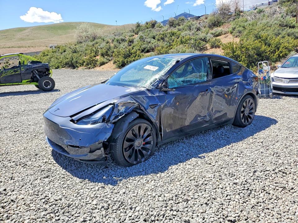 2022 TESLA MODEL Y — VIN 7SAYGDEF2NF340670