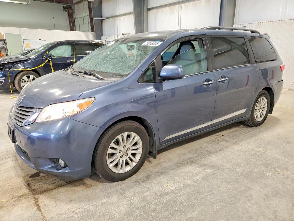 2016 TOYOTA SIENNA — VIN 5TDYK3DC8GS750580