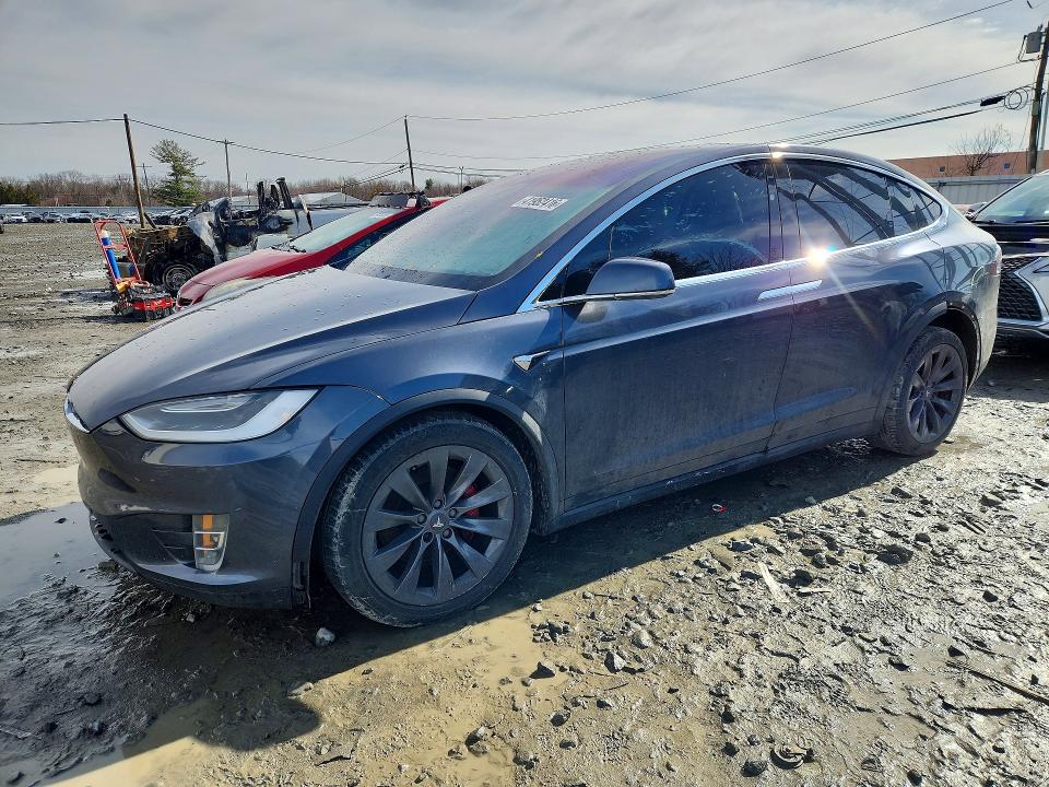 2017 TESLA MODEL X — VIN 5YJXCBE43HF076001