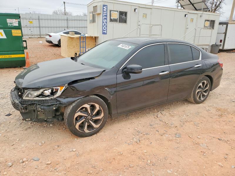 2017 HONDA ACCORD — VIN 1HGCR2F85HA054607