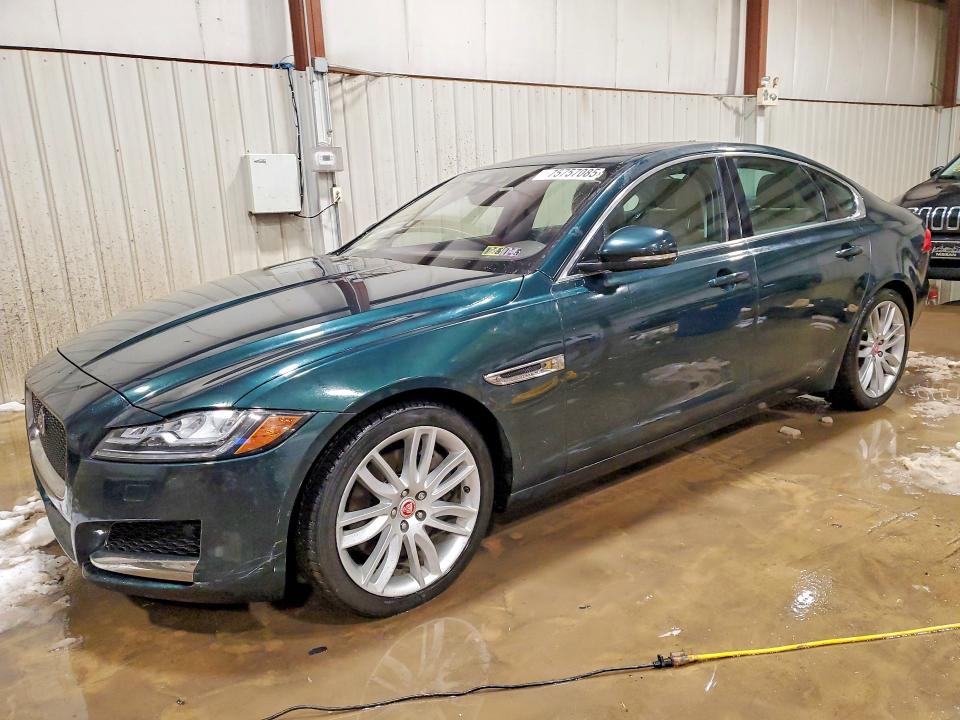 2017 JAGUAR XF PRESTIG — VIN SAJBK4BVXHCY43587