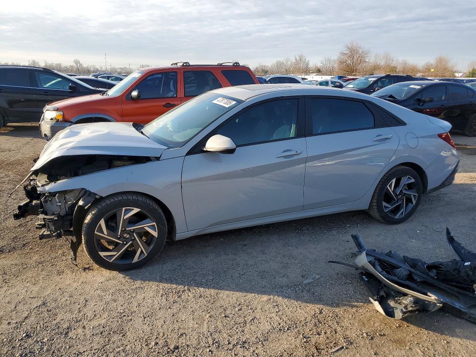 2024 HYUNDAI ELANTRA — VIN KMHLM4DG1RU701860