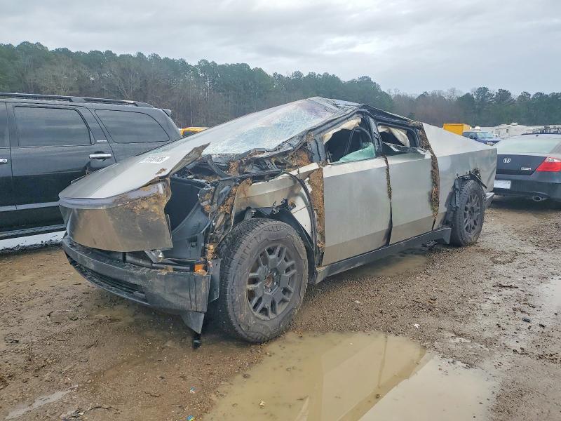 2025 TESLA CYBERTRUCK — VIN 7G2CEHEEXSA061114