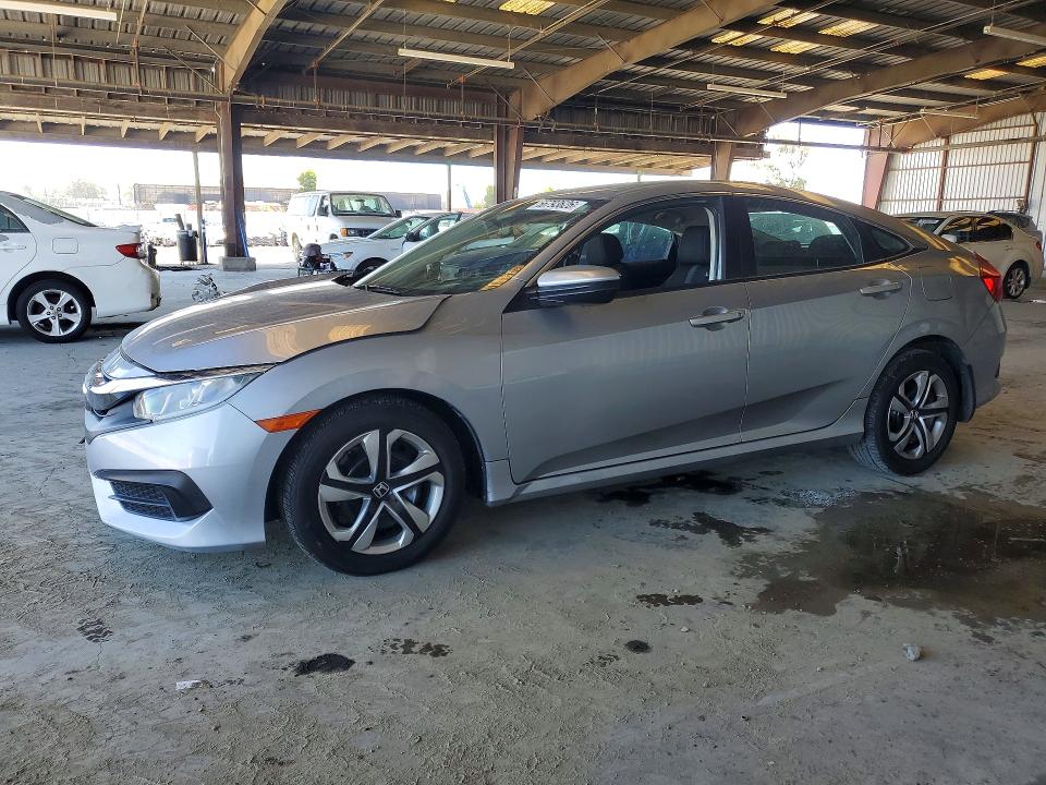 2018 HONDA CIVIC — VIN 2HGFC2F5XJH566357