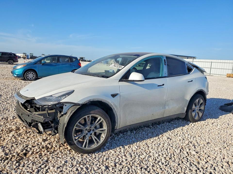 2022 TESLA MODEL Y — VIN 7SAYGDEE2NA014940