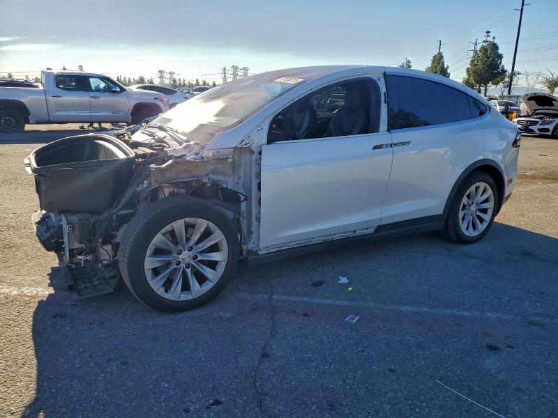 2020 TESLA MODEL X — VIN 5YJXCDE20LF261304