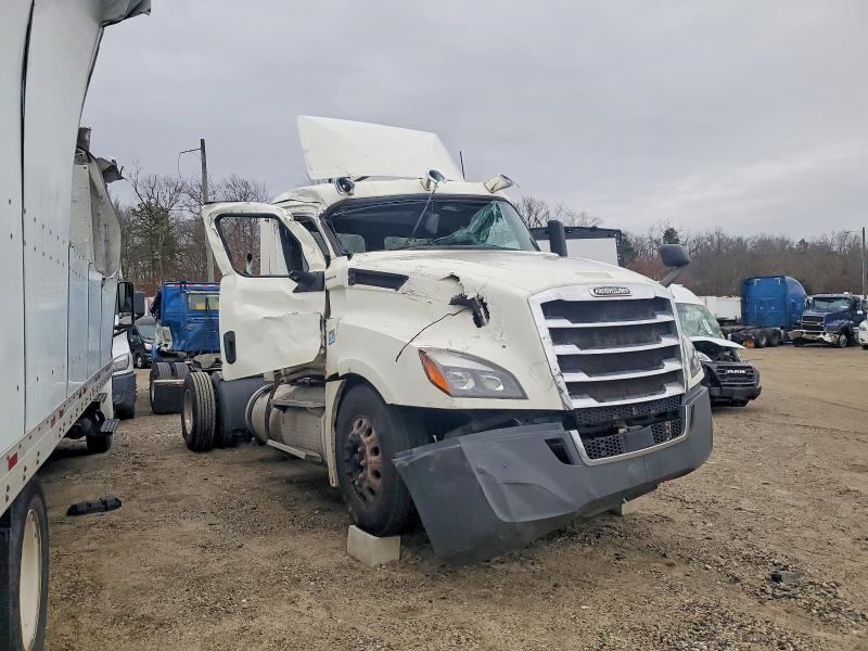 2018 FREIGHTLINER CASCADIA 1 — VIN 3AKJHLDV2JSJR1485